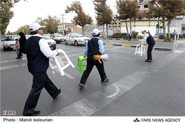 اجرای نمایش خیابانی با موضوعات شهروندی در تقاطع خیابان های مشهداجرای نمایش خیابانی با موضوعات شهروندی در تقاطع خیابان های مشهد