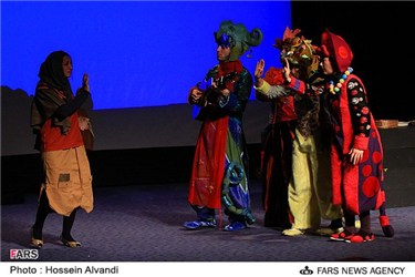 اجرای نمایش ماه پیشونی در جشنواره تئاتر کودک و نوجوان همدان