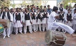 نوازش موسیقی سنتی در خیابان‌های زاهدان/جشن و شادی در ‌سیستان و بلوچستان‌
