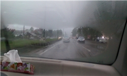 غافلگیری مسافران از بارش شدید باران در گیلان