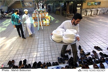 مراسم عمامه گذاری طلاب از مدرسه علمیه انور الصادق در مسجد نور مشهد