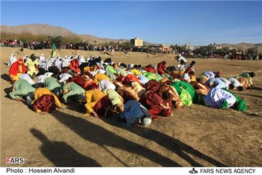 اقامه نماز در بازسازی نمادین واقعه غدیر خم در تویسرکان