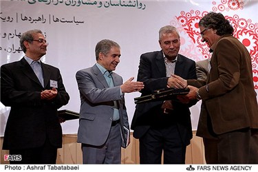 علی ربیعی ،وزیر تعاون ، کار و رفاه و محمود گلزاری ،معاون سامان دهی امور جوانان