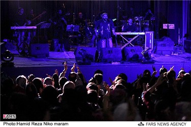 کنسرت موسیقی رضا صادقی در اصفهان