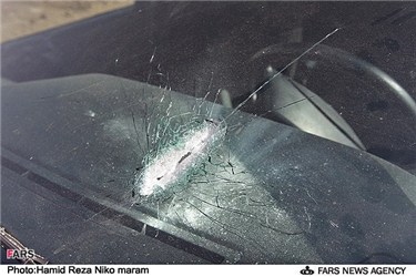 محل اصابت گلوله به شیشه خودروی توقیفی قاچاقچیان در سجزی اصفهان