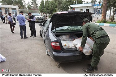 تخلیه خودرو توقیف شده حامل مواد مخدر در سجزی اصفهان