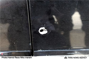 محل اصابت گلوله به خودروی توقیفی قاچاقچیان در سجزی اصفهان