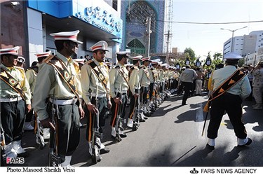 حضور گروه تشریفات نیروی انتظامی در مراسم تشییع شهدای سراوان در زاهدان