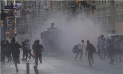 حمله پلیس ترکیه به معترضان با گاز اشک آور و ماشین آب‌پاش