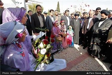 حضور استاندار فارس در جشنواره پسته سروستان