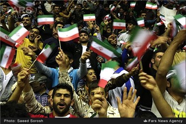 هواداران تیم کشتی ایران در سالن برگزاری مسابقات ، خرم آباد