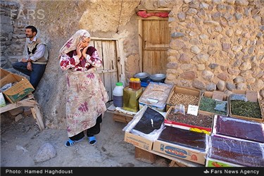 فروش خشکبار محلی در روستای کندوان تبریز