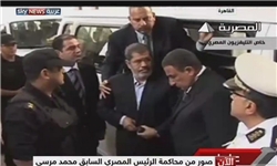 اولین تصاویر منتشر شده از محاکمه «محمد مرسی»