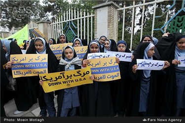 حضور دانش آموزان در راهپیمایی یوم الله 13 آبان، گرگان 