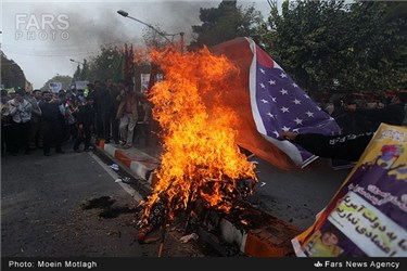آتش زدن پرچم آمریکا در مراسم یوم الله 13 آبان در گرگان 