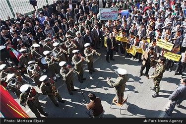 حضور دانش آموزان در راهپیمایی یوم الله 13 آبان،زنجان 