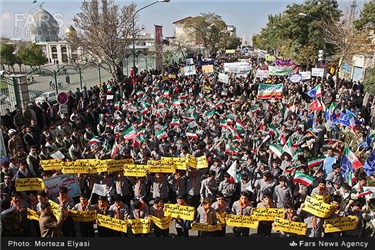 حضور دانش آموزان در راهپیمایی یوم الله 13 آبان،زنجان