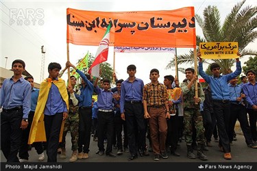 حضور دانش آموزان در راهپیمایی یوم الله 13 آبان،بندرعباس