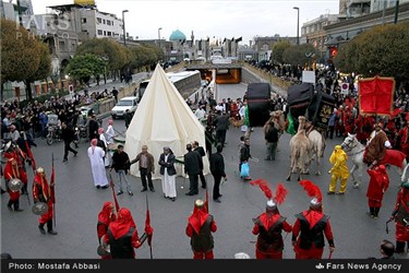 کاروان نمادین عزاداران حضرت امام حسین (ع) در مشهد مقدس