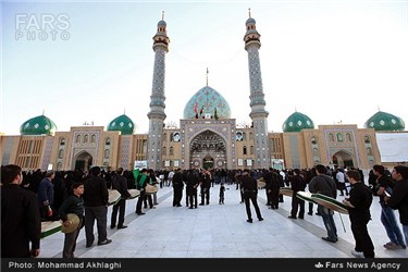 تعویض پرچم گنبد مسجد جمکران