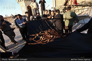 تعویض پرچم گنبد مسجد جمکران