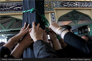 آئین سنتی برپایی چادر عزاداری امام حسین (ع) در سیرجان