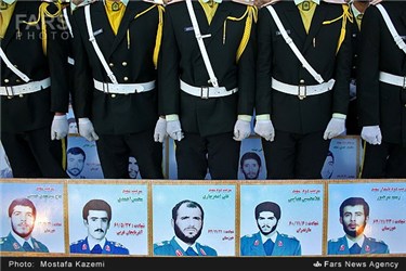 تصاویر شهدای نیروی انتظامی در صبحگاه مشترک نیروی انتظامی در ساری