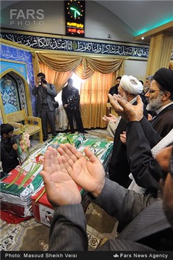 اقامه نماز در مراسم تشییع دادستان زابل در زاهدان