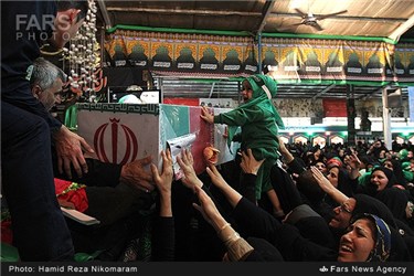 تشییع شهید در همایش شیرخوارگان حسینی ، اصفهان