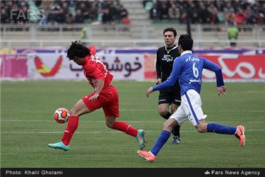 دیدار تیم های فوتبال تراکتورسازی و استقلال در ورزشگاه یادگار امام تبریز