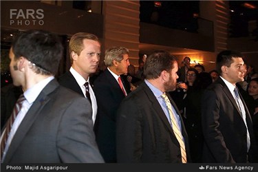 خروج جان کری وزیر امورخارجه آمریکا از محل نشست سه جانبه در ژنو