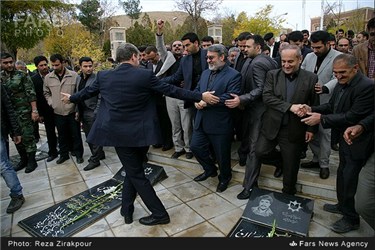 حضور عبدالرضا رحمانی فضلی وزیر کشور در مزار شهدا