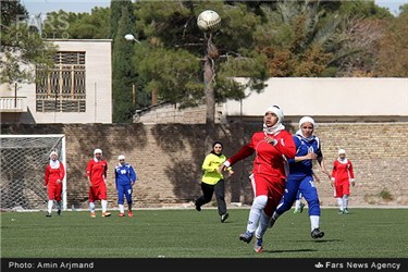 دیدار تیمهای فوتبال بانوان شهرداری سیرجان و دلوارکشتی جنوب بوشهر
