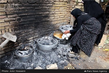 آیین سنتی پخت غذای نذری در روستای اراضی مبارکه اصفهان