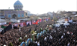 ملت ایران با مکتب حسینی در مقابل آمریکا می‌ایستد