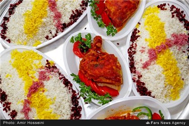 آیین سنتی پخت و توزیع غذای نذری باغ ملک اصفهان