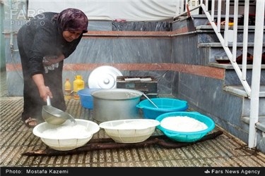 آماده سازی غذای نذری در روستای بالا زیراب سوادکوه