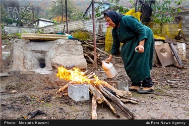 آماده سازی غذای نذری در روستای بالا زیراب سوادکوه
