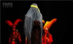 اجرای نمایش تعزیه‌خوانی اربعین توسط بسیج هنرمندان حاجی‌آباد