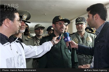 سردار حسین دهقان وزیر دفاع در جمع خبرنگاران