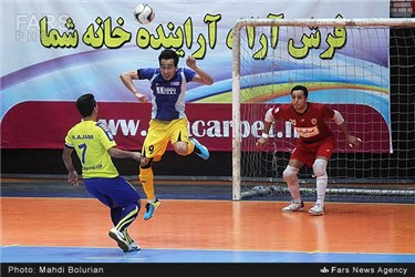 دیدار تیم های فوتسال فرش آرای مشهد و تاسیسات دریایی ایران در مشهد