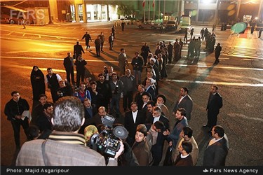 استقبال خانواده های معظم شهدای انرژی هسته ای در فرودگاه مهرآباد تهران از تیم مذاکره کننده ایران با 1+5