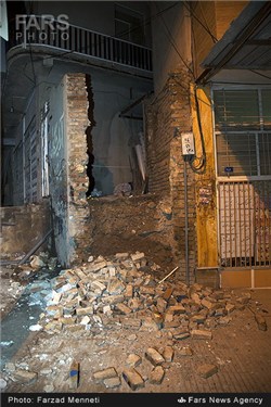 نمایی از خانه های زلزله زده در قصر شیرین