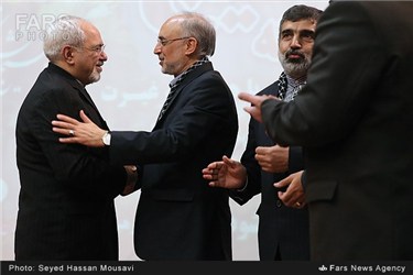 محمدجواد ظریف وزیر امور خارجه ایران و علی اکبر صالحی رئیس سازمان انرژی اتمی