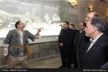 بازدید رئیس سازمان میراث فرهنگی از آرامگاه فردوسی مشهد