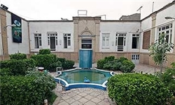 بیت امام خمینی (ره) در قم گلباران شد