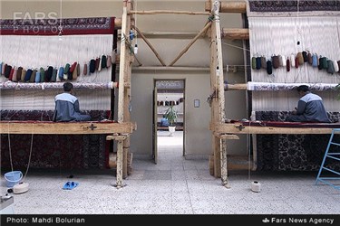 کارگاه فرش بافی آستان قدس رضوی در مشهد