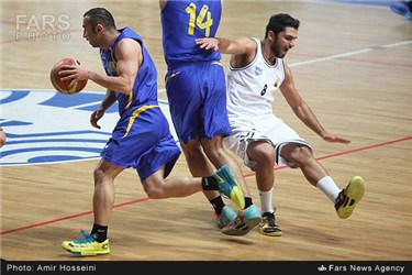 دیدار تیم های بسکتبال  ماهان اصفهان و پتروشیمی بندرامام