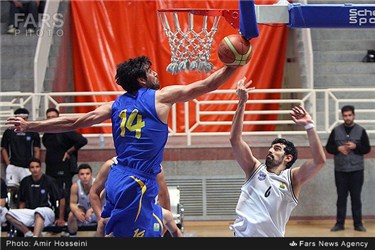 دیدار تیم های بسکتبال  ماهان اصفهان و پتروشیمی بندرامام