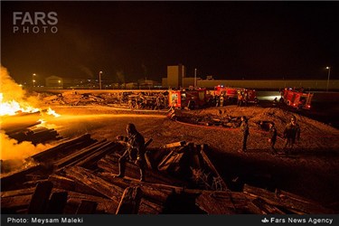آتش سوزی در انبار تراورس های فرسوده در قزوین